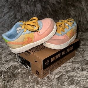 Nike Air Force 1 LV8